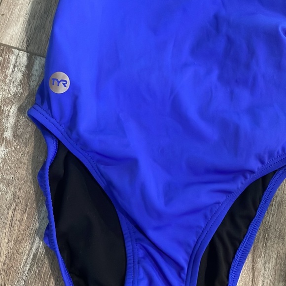 TYR Sport Women's Solid Diamondfit-A Swimsuit NEW - Picture 5 of 8